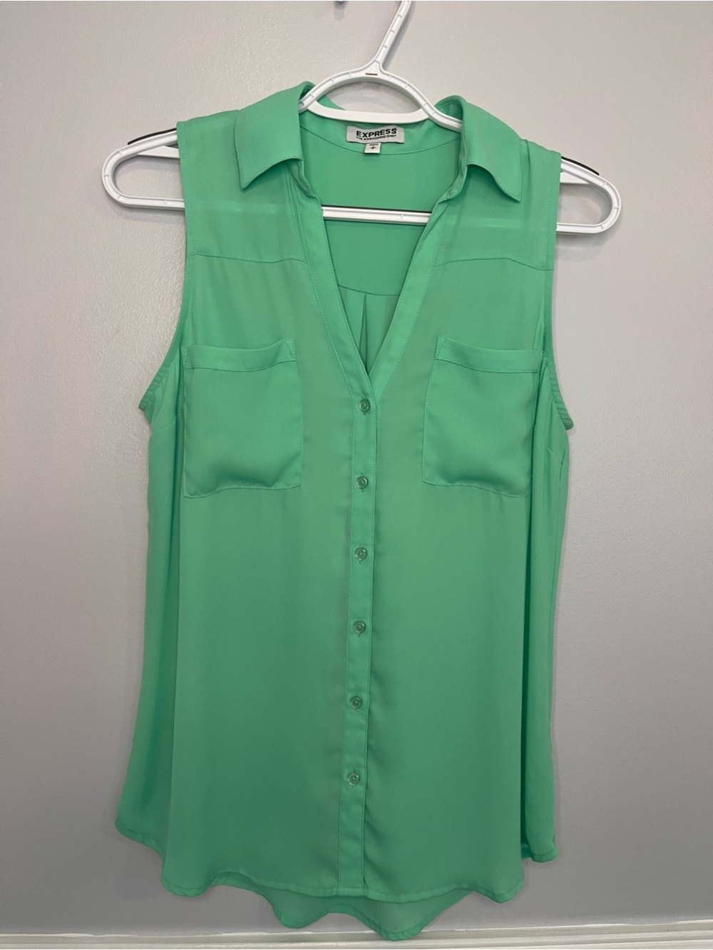 Express Sleeveless Button-Down Blouse - Green